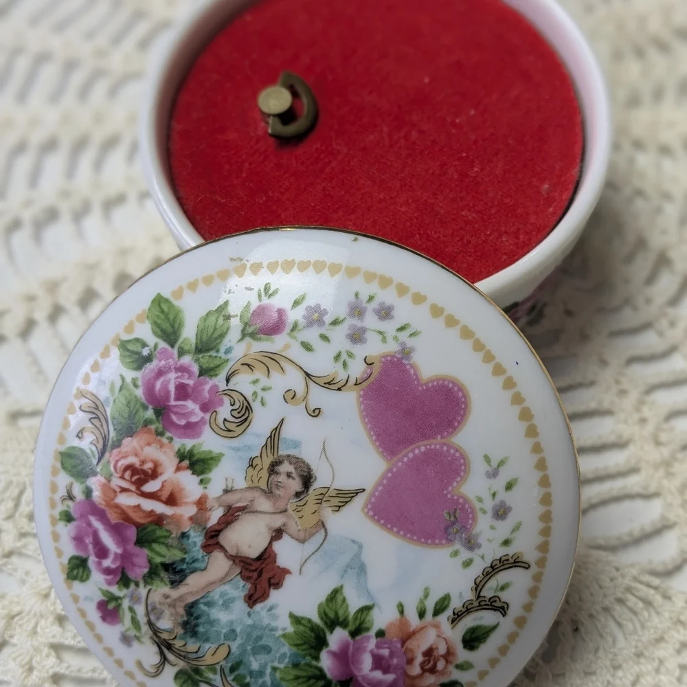 Royal Yarmouth Romeo And Juliet Vintage Porcelain Music Box - Picture 3 of 4
